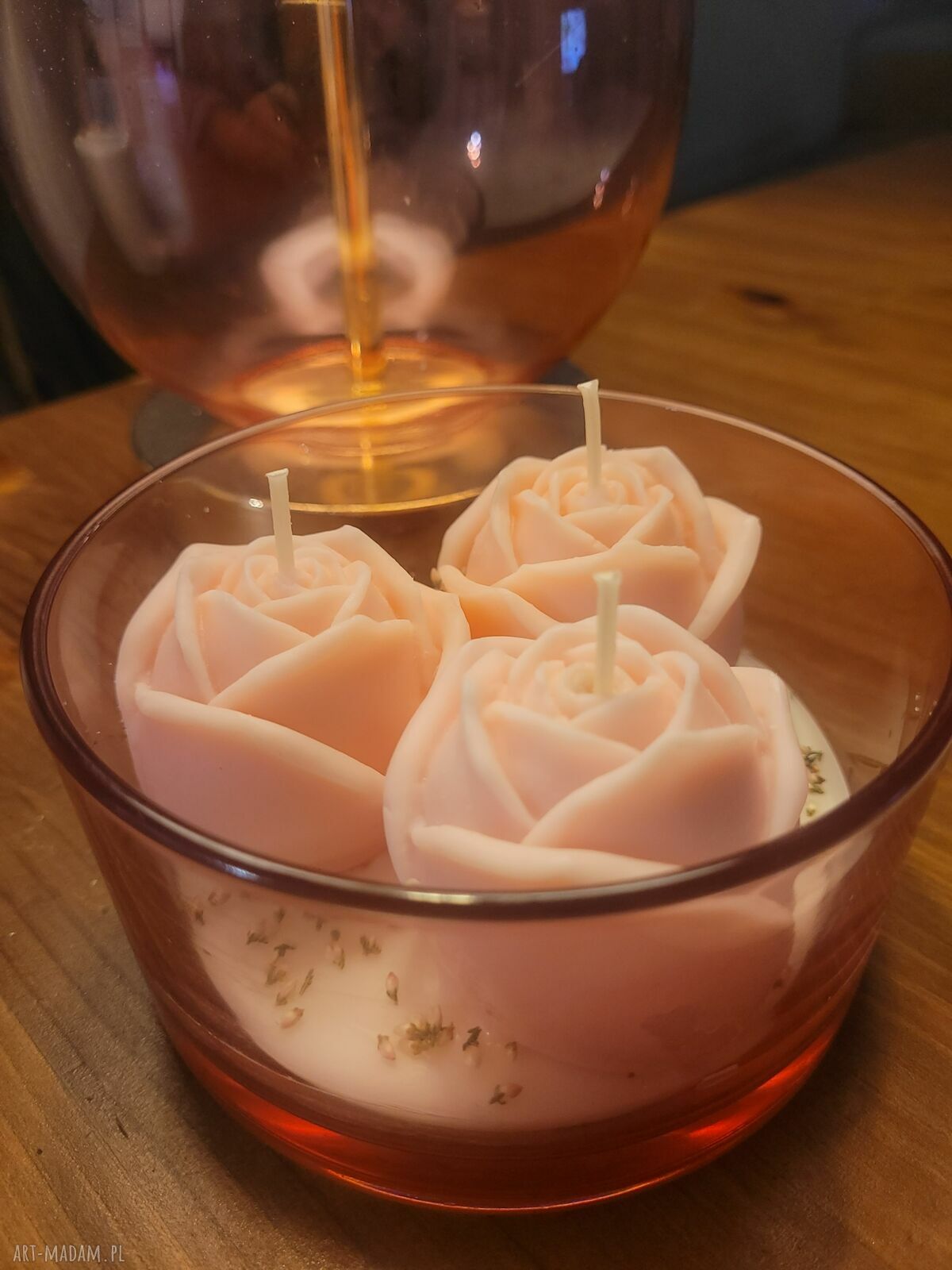 Świeca sojowa handmade z różami i suszonymi kwiatami wrzosu