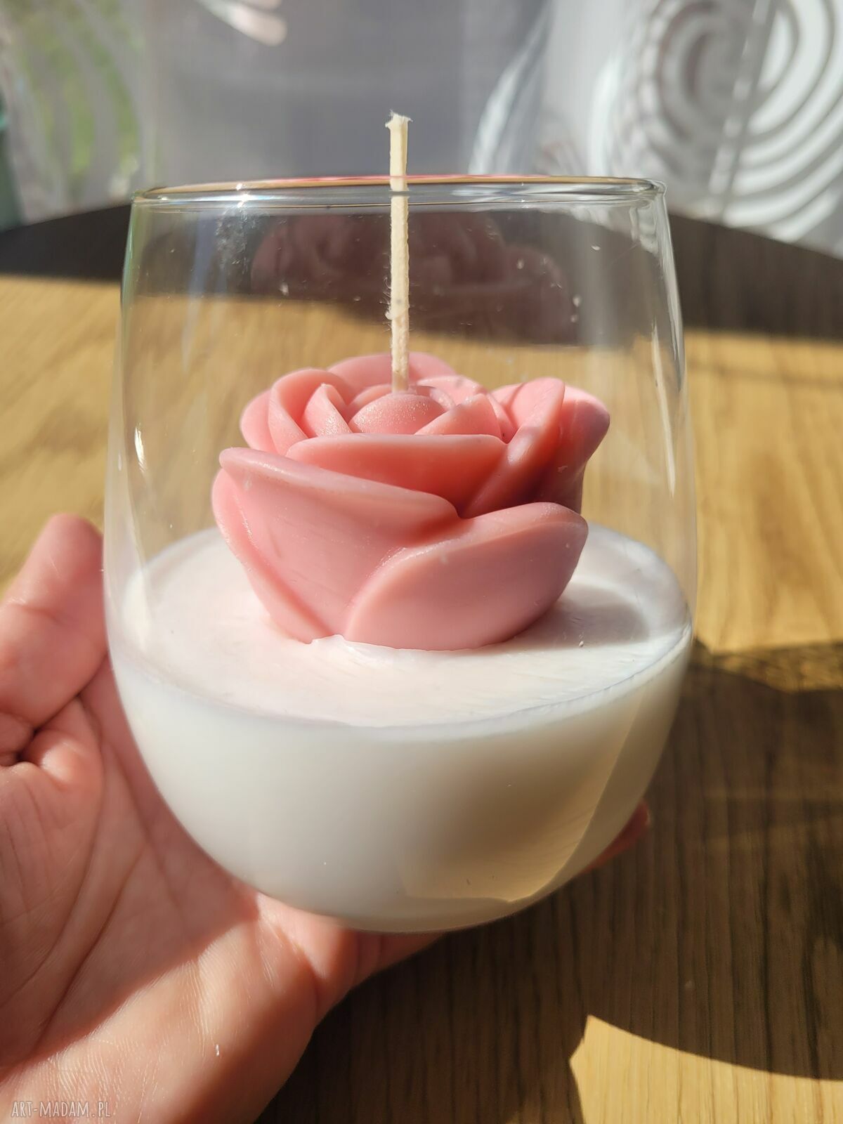 Świeca sojowa handmade - róża w szklanym naczyniu