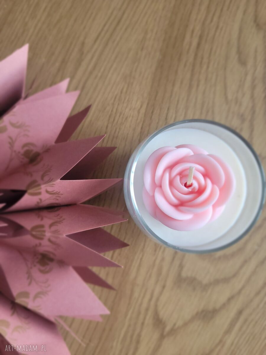 Świeca sojowa handmade w szklanym naczyniu
