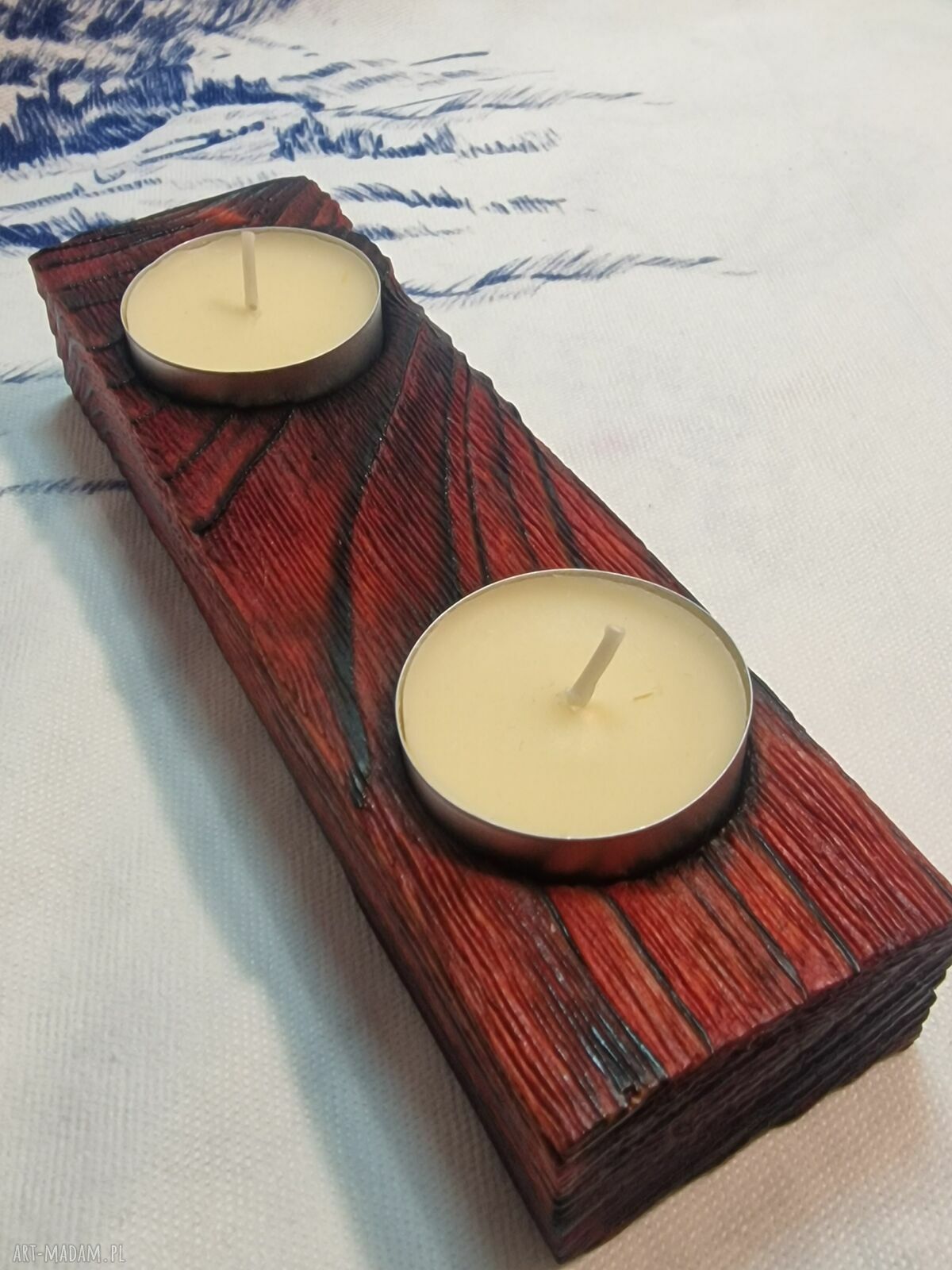 Czerwony świecznik drewniany Shou Sugi Ban Franca No. 33