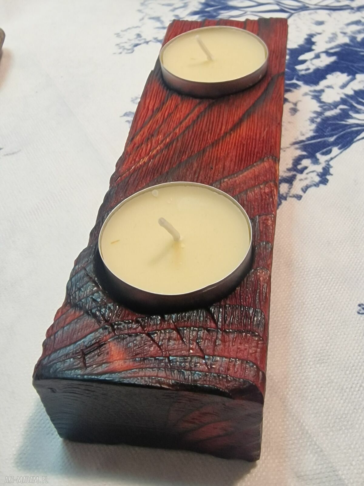 Czerwony świecznik drewniany Shou Sugi Ban Franca No. 33