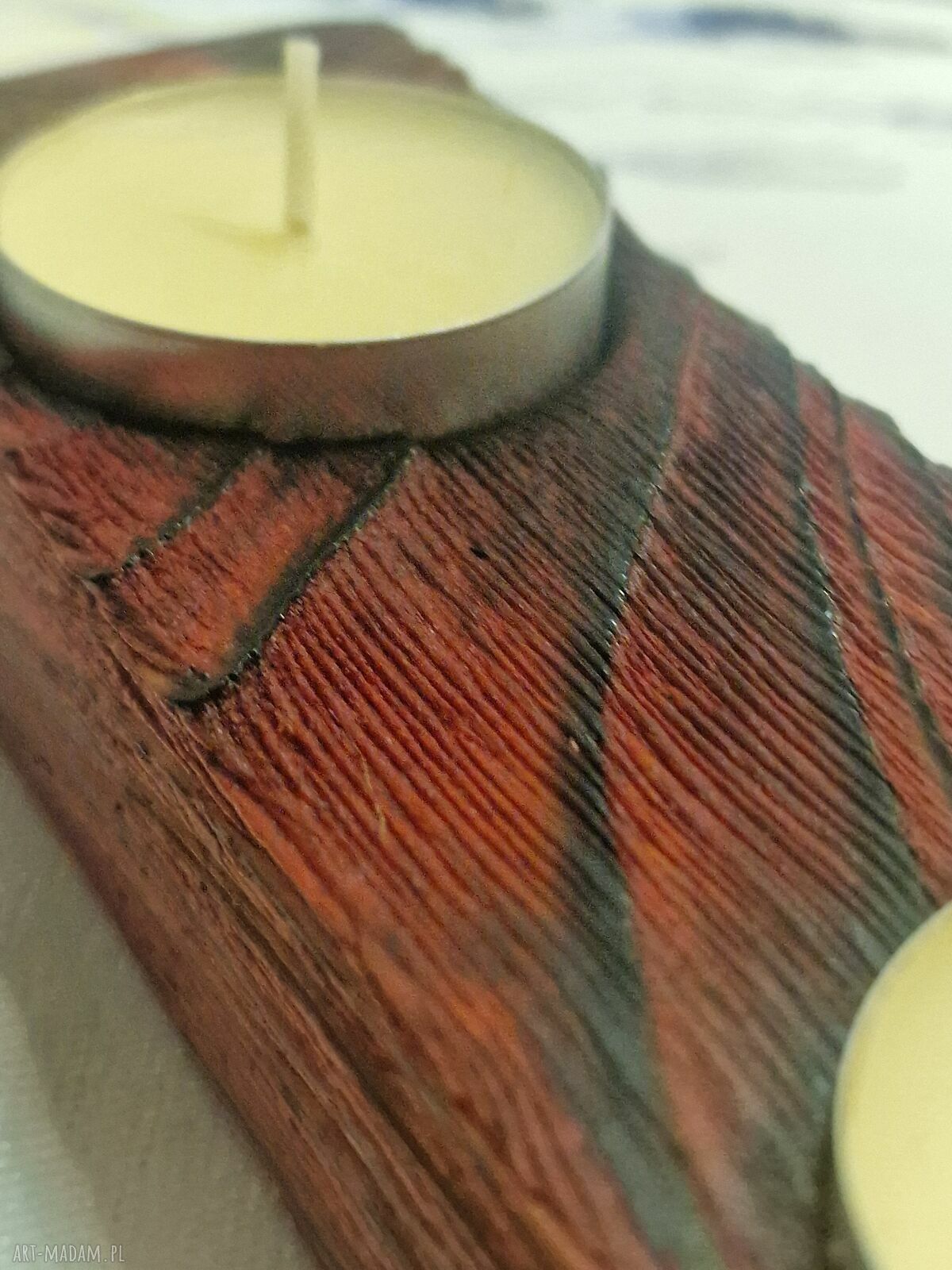 Czerwony świecznik drewniany Shou Sugi Ban Franca No. 33