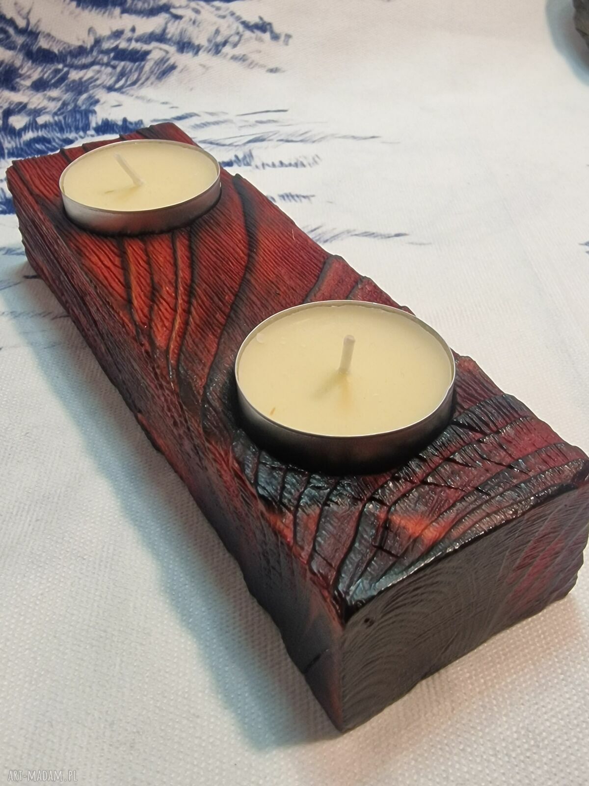 Czerwony świecznik drewniany Shou Sugi Ban Franca No. 33