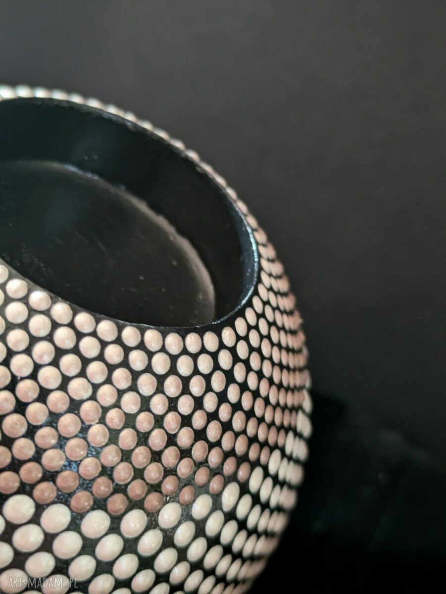 Beżowy świecznik na tealight - rękodzieło dotting, idealny na prezent