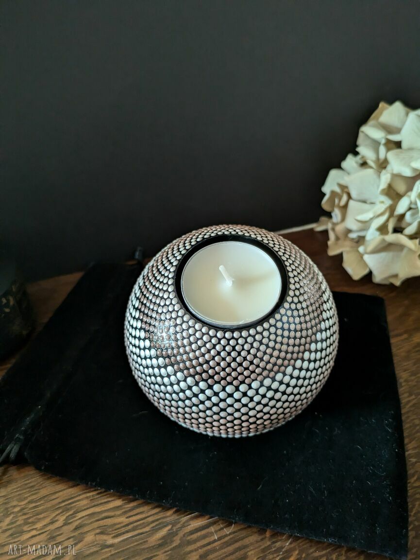 Beżowy świecznik na tealight - rękodzieło dotting, idealny na prezent