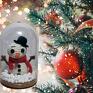 hand made pomysł na świąteczny prezent piękna zimowa kula z szydełkowym bałwankiem