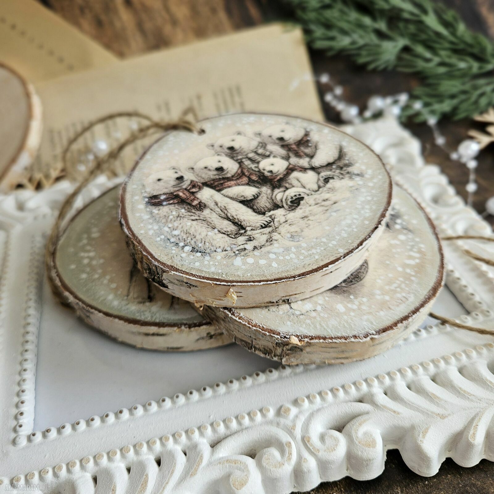świąteczny prezent: Zestaw 3 drewnianych plastrów świątecznych z decoupage na jutowym sznurku | Justyna Art