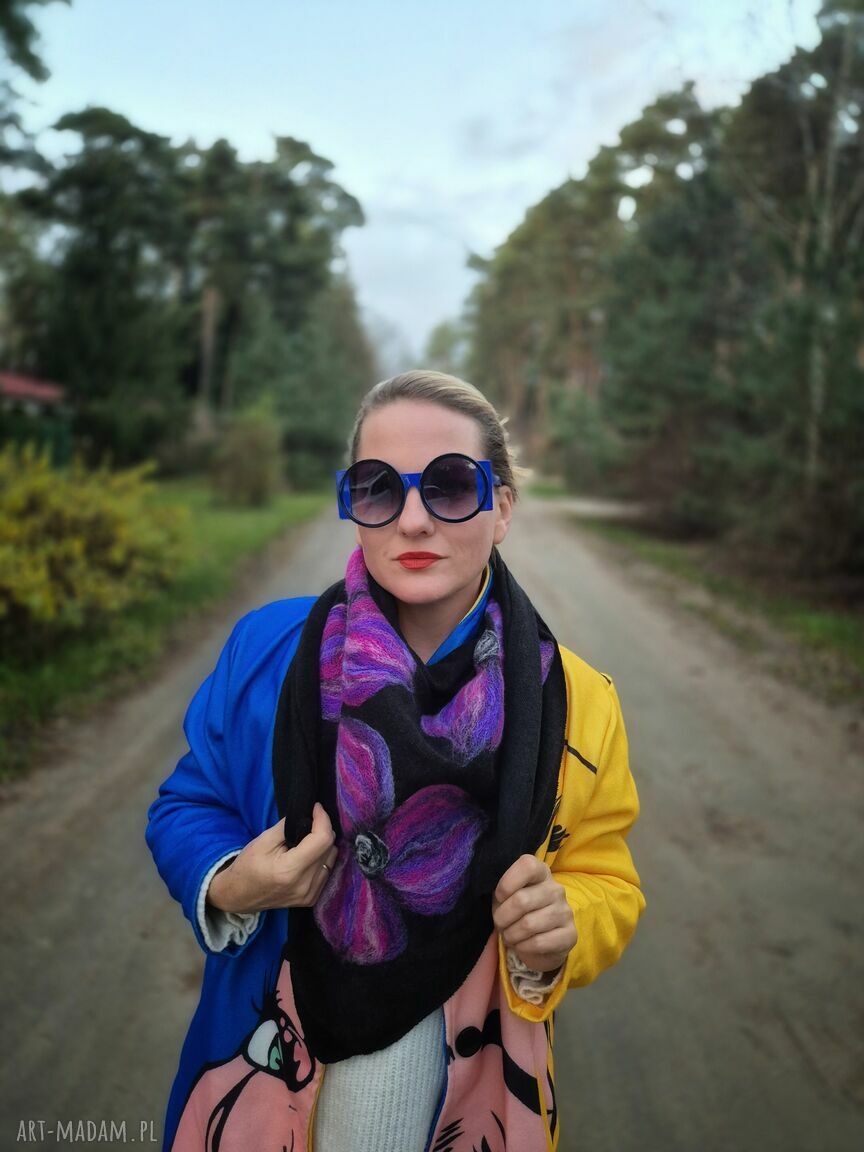 Czarna chusta handmade z wełny merynosów - prezent na Dzień Mamy (120x185 cm)