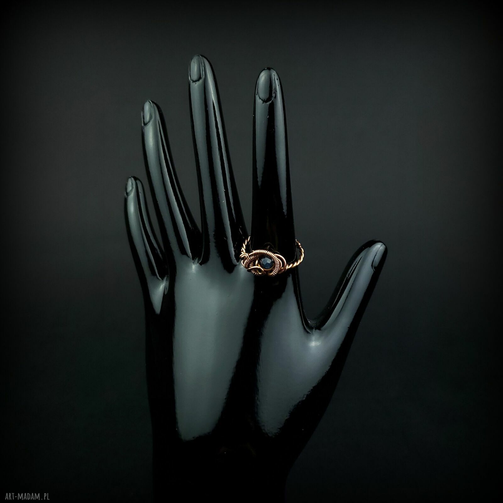 Miedziany pierścionek z szafirem wire wrapping - regulowany rozmiar