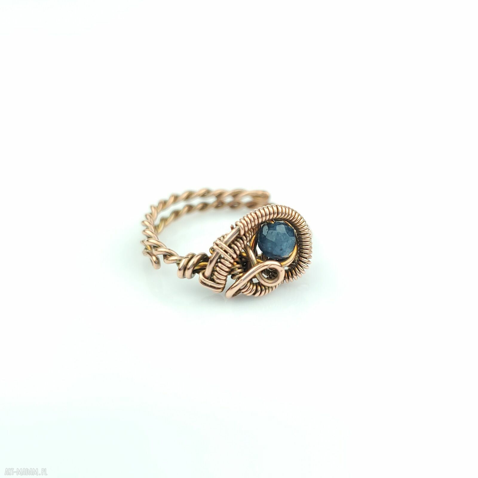 Miedziany pierścionek z szafirem wire wrapping - regulowany rozmiar