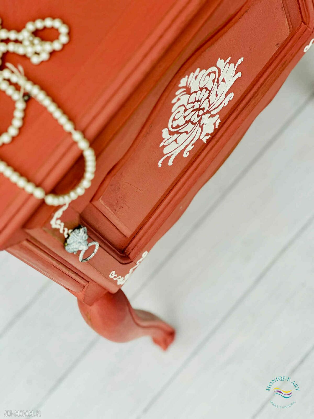 Ręcznie malowana szafka nocna shabby chic - Scandinavian Pink z ludwikowskimi dekorami
