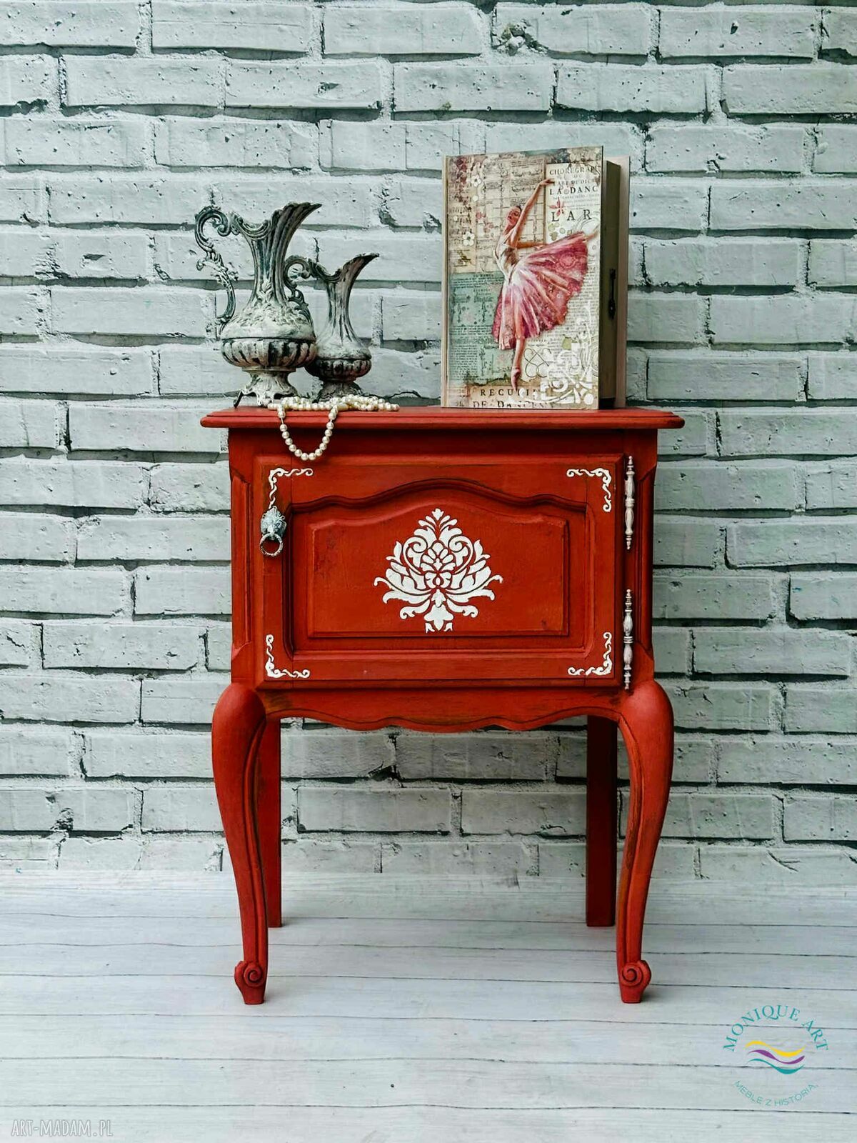 Ręcznie malowana szafka nocna shabby chic - Scandinavian Pink z ludwikowskimi dekorami