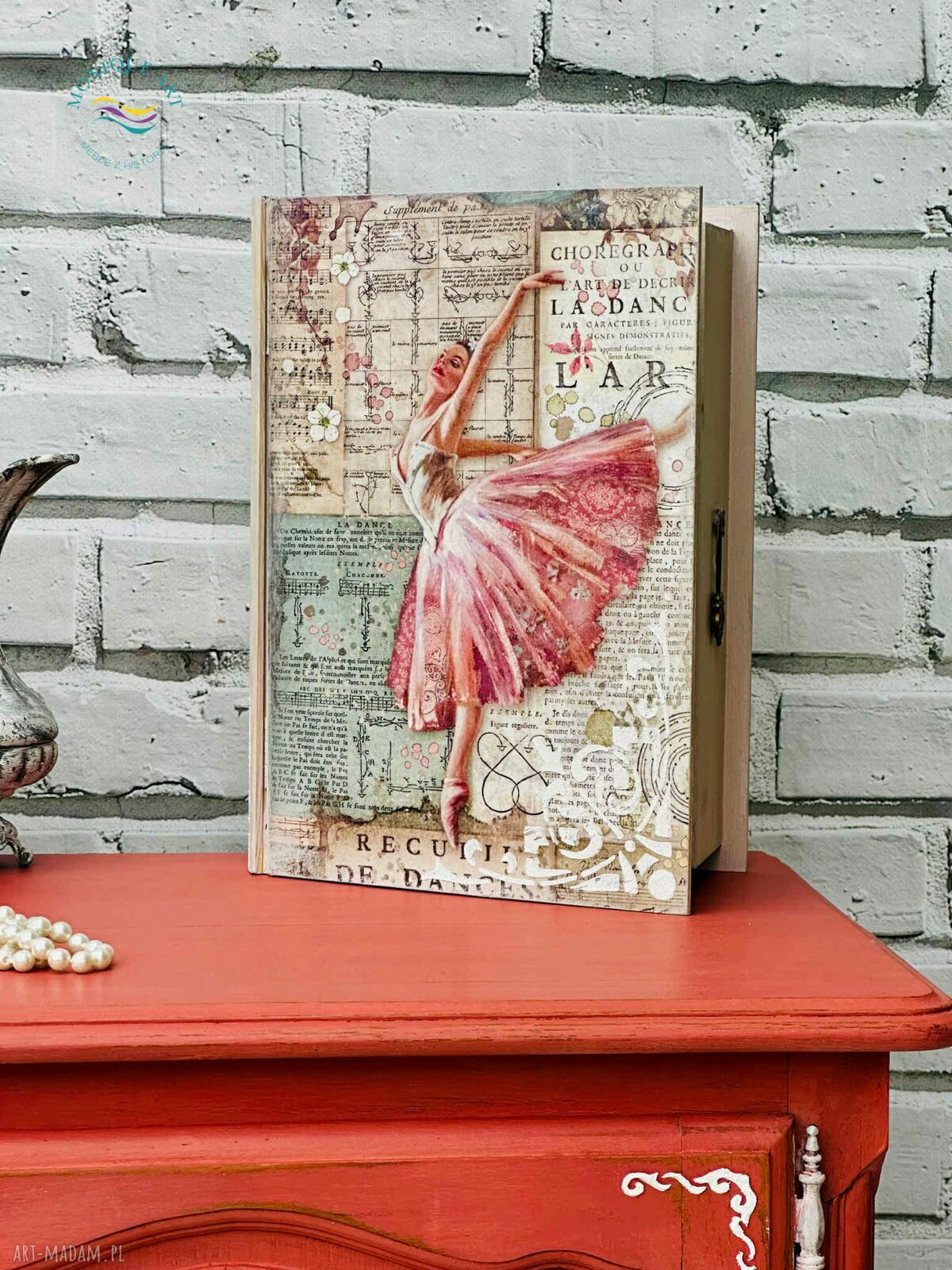 Ręcznie malowana szafka nocna shabby chic - Scandinavian Pink z ludwikowskimi dekorami