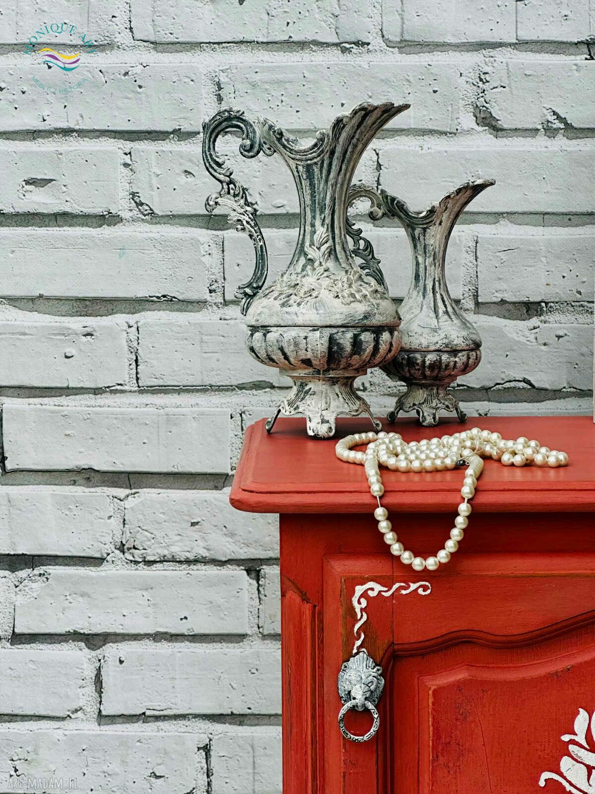 Ręcznie malowana szafka nocna shabby chic - Scandinavian Pink z ludwikowskimi dekorami
