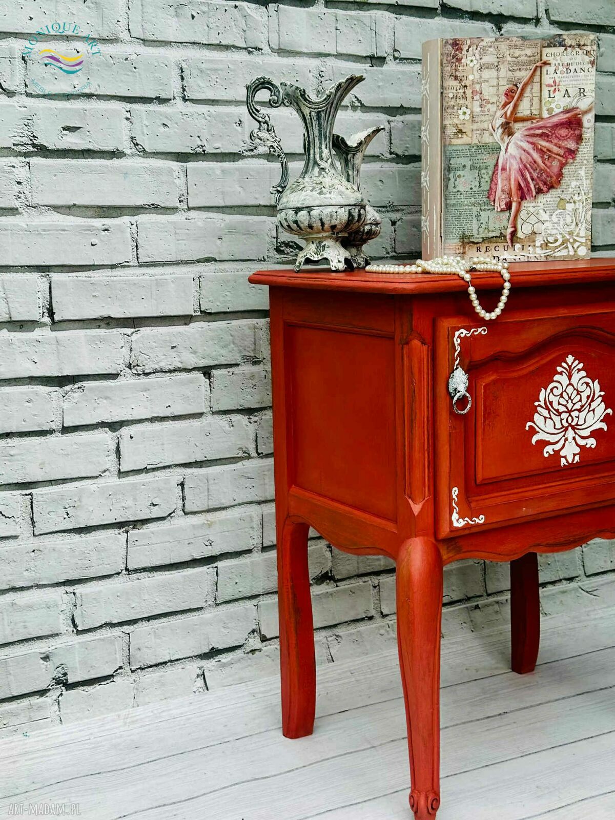 Ręcznie malowana szafka nocna shabby chic - Scandinavian Pink z ludwikowskimi dekorami