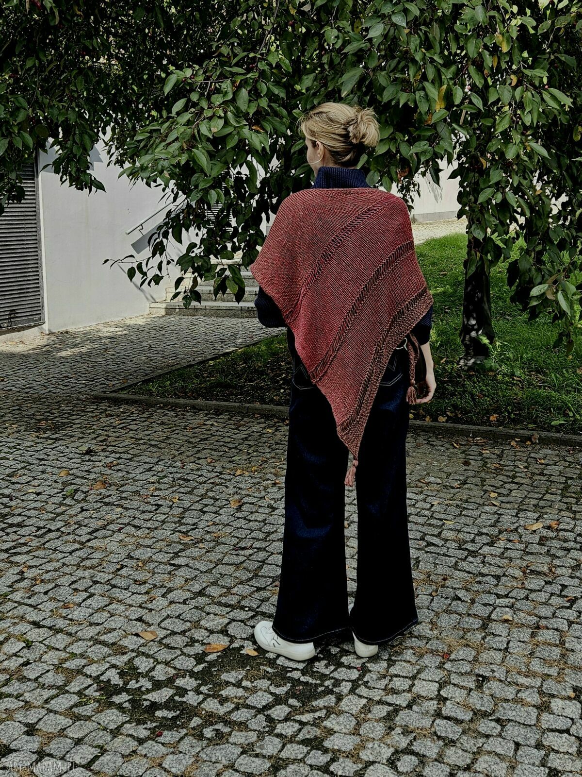 Asymetryczna chusta lniana boho z chwostami