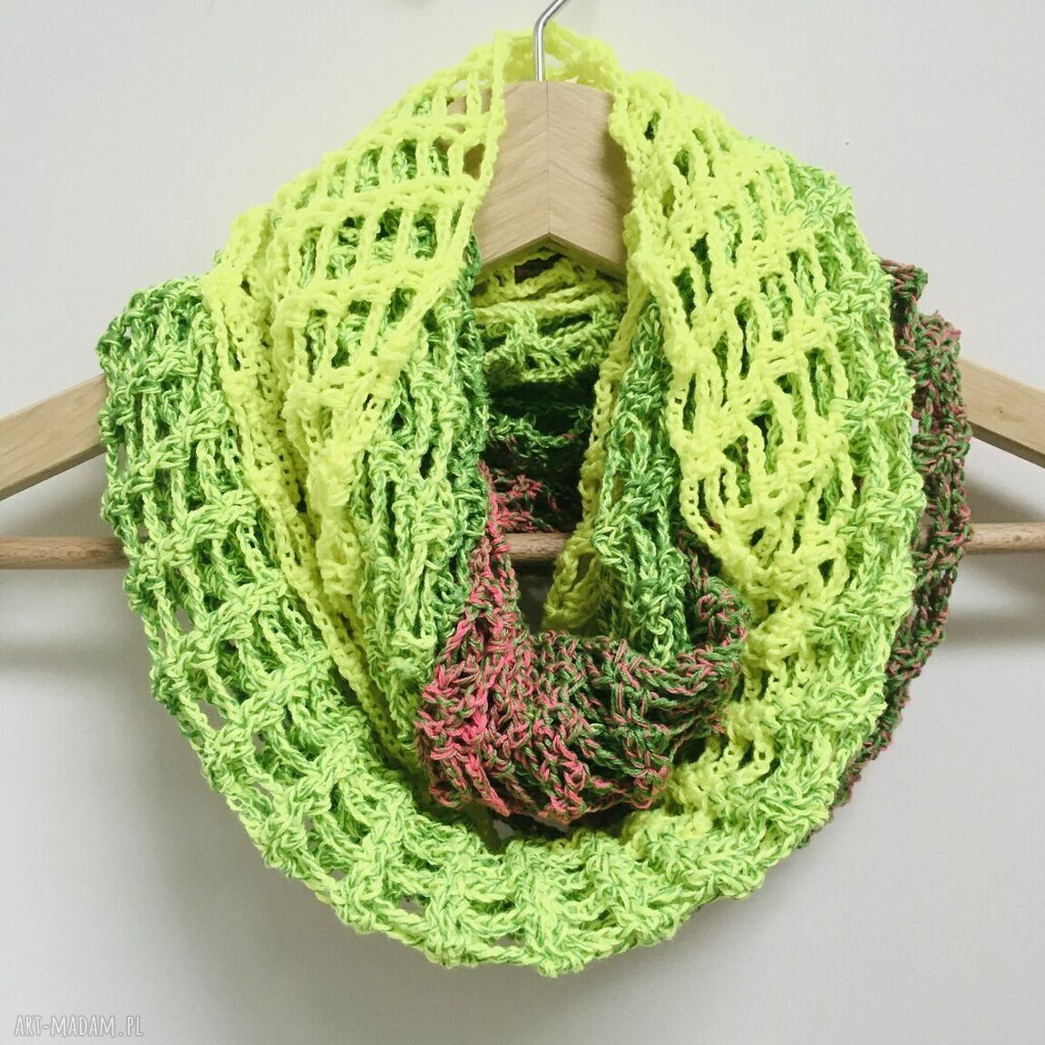 Ażurowy szal-komin naszyjnik handmade ombre neon fluo