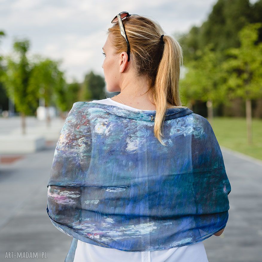 Szal Claude Monet "Nenufary" - niebieskie lilie wodne i elegancja na co dzień