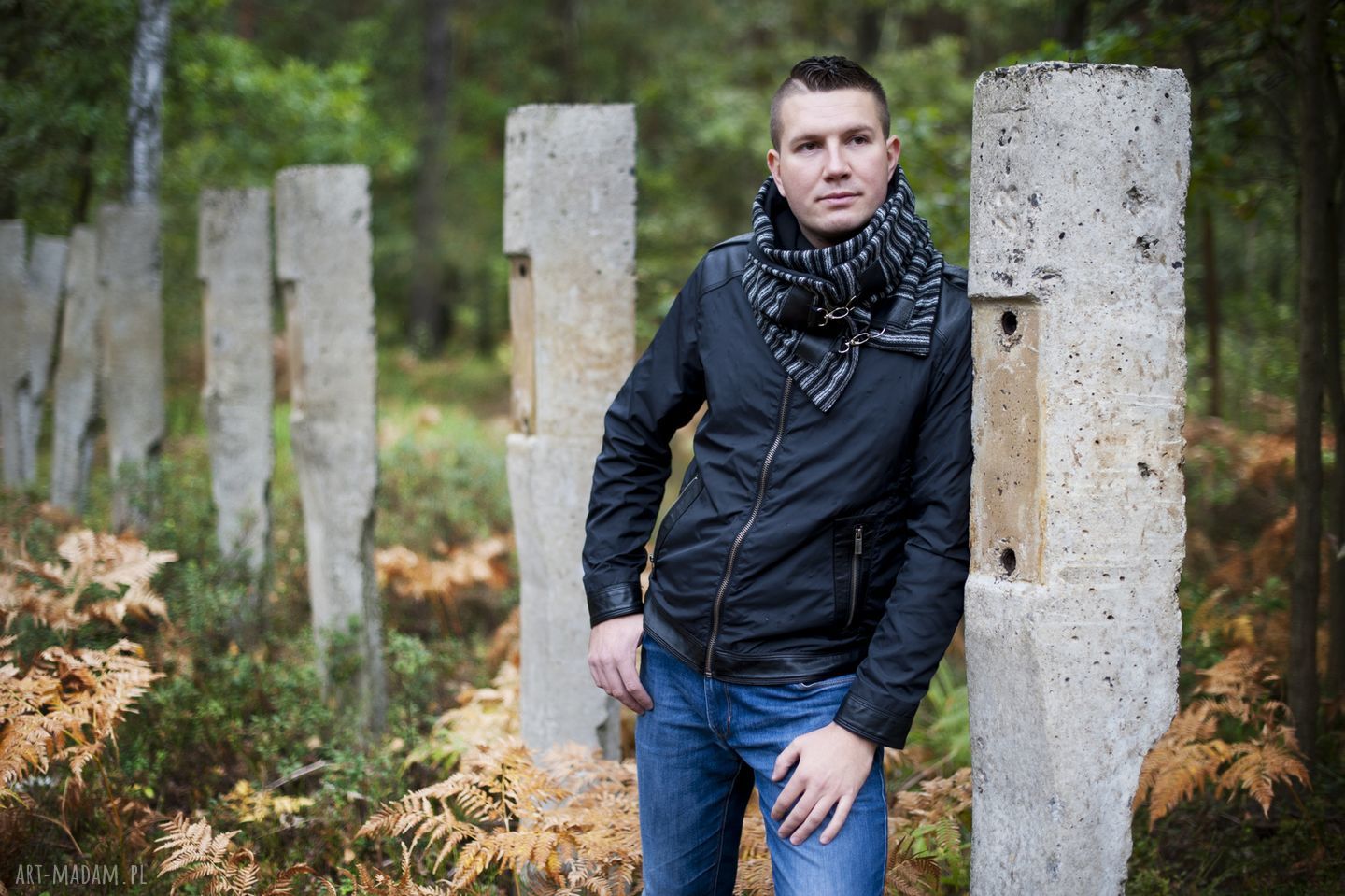 Szal czarny w prążek, wełna ze skórą, komin, unisex, szal wełniany, skórzana zapinka Autorskie