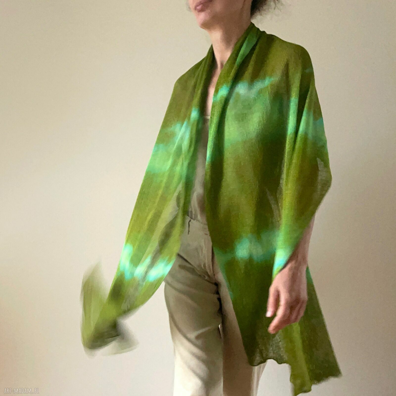 Szal lniany w zieleniach ręcznie barwiony 100% lnu (unisex), fair trade, unikatowy