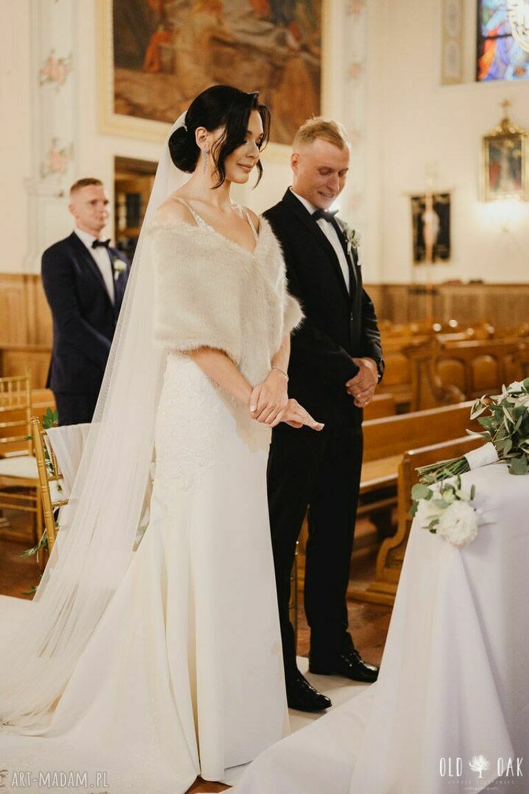 Szal ślubny Latte - elegancka etola z krótkiego futerka