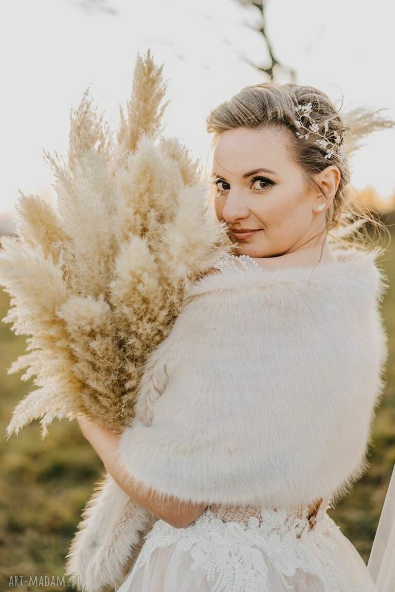 Szal ślubny Latte - elegancka etola z krótkiego futerka