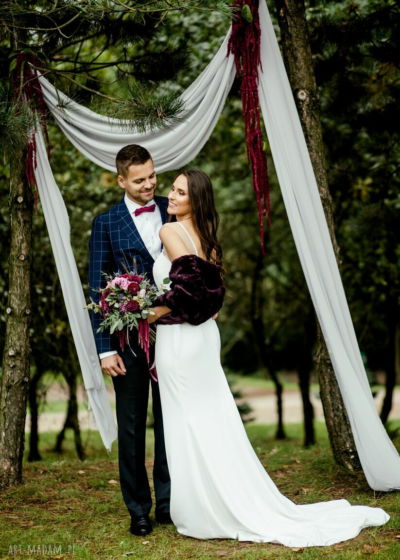 Purpurowy szal z futra na ramiona 40x150 cm - do sukni ślubnej i wieczorowej