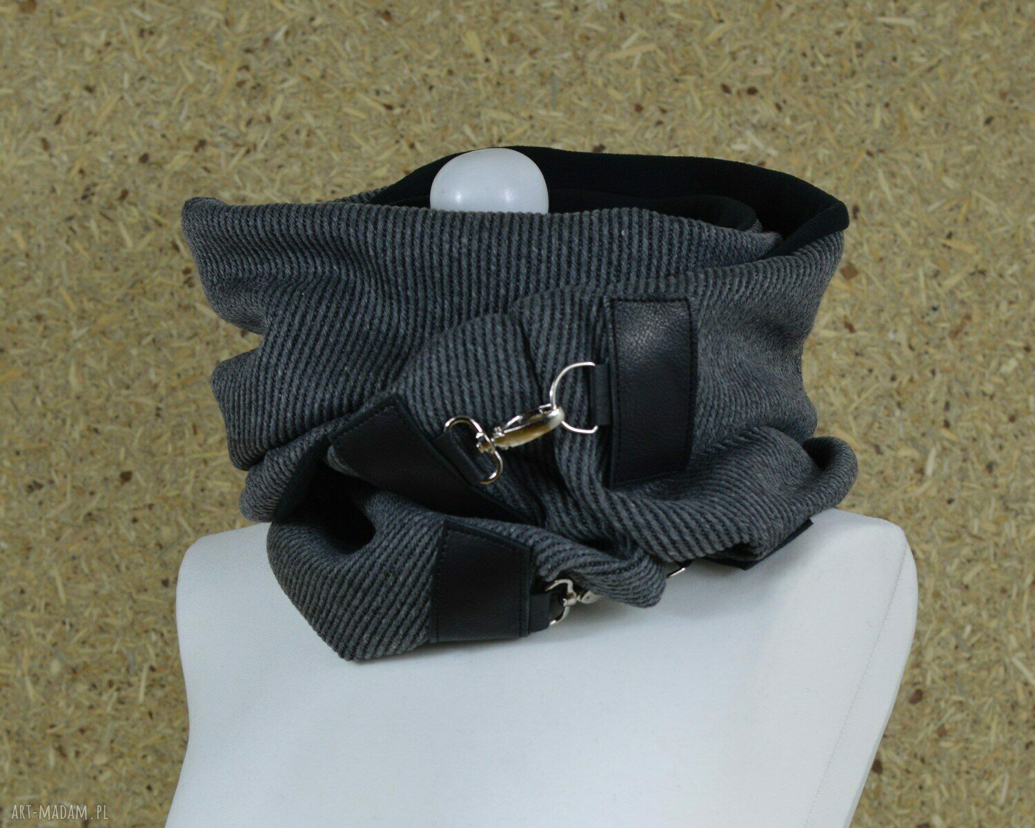 Ciepły wełniany szal szary prążek ze skórzanymi zapinkami UNISEX Hand Made
