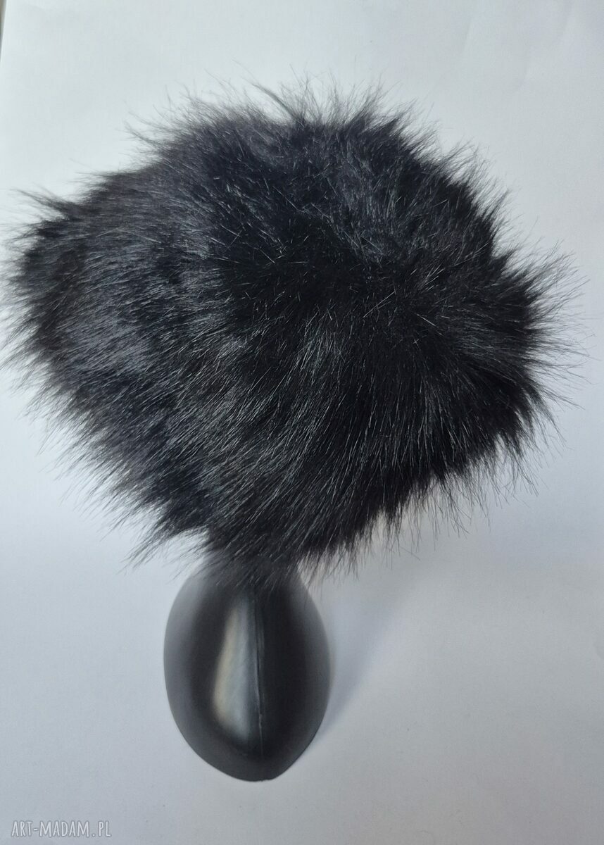 Szalona czarna futrzana czapka zimowa na podszewce - rozmiar M 55-56 cm