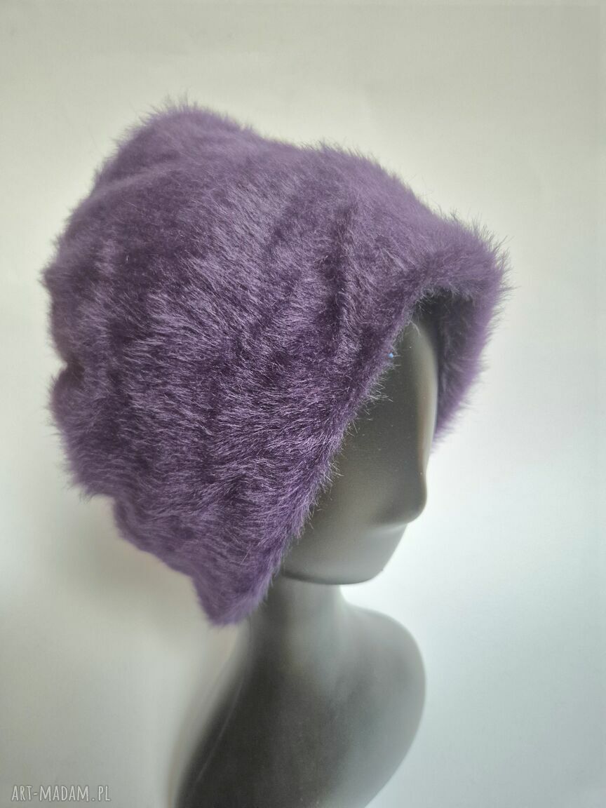 Szalona futrzana czapka z kolorowym włosem (fiolet), 59-60 cm