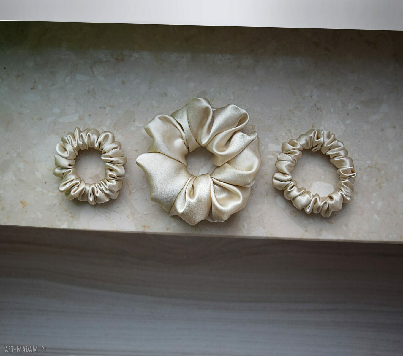 Szampańsko mi! Zestaw scrunchie z kokardą i spinką - jedwabny dodatek do włosów