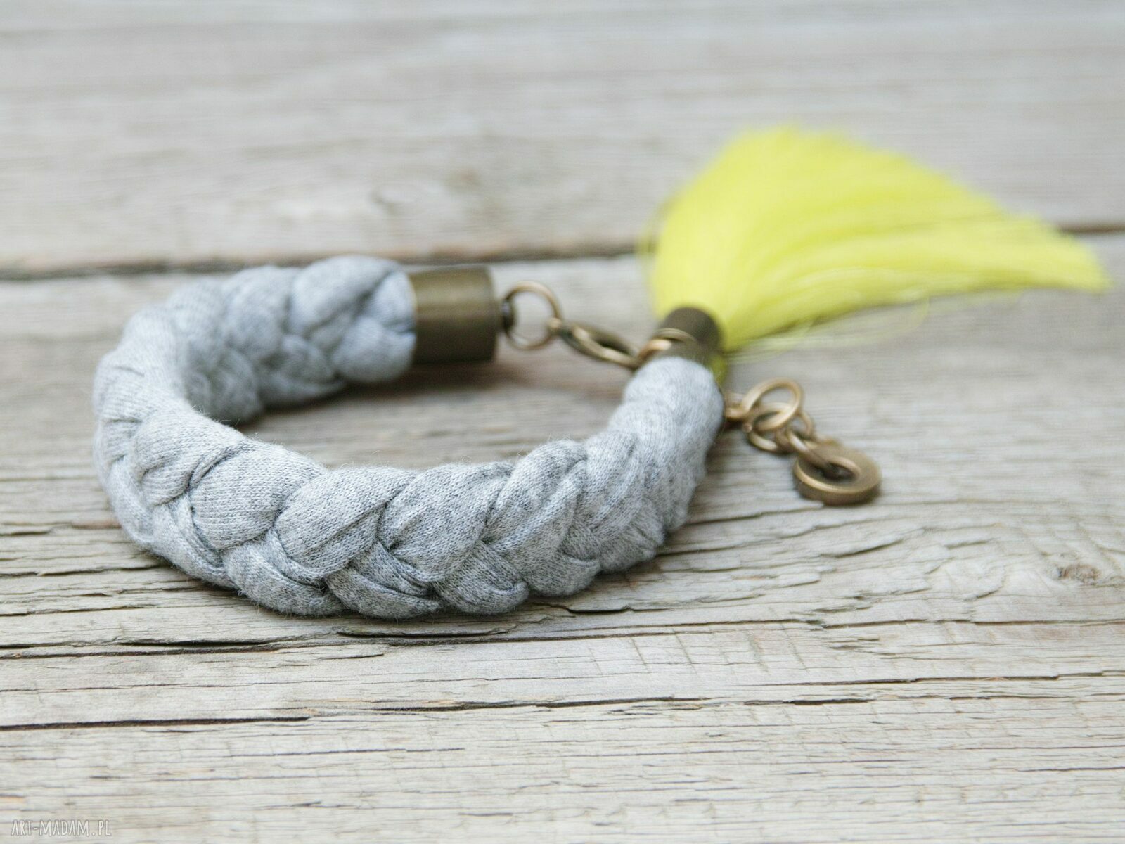Szara bawełniana bransoletka z chwostem - handmade na lato