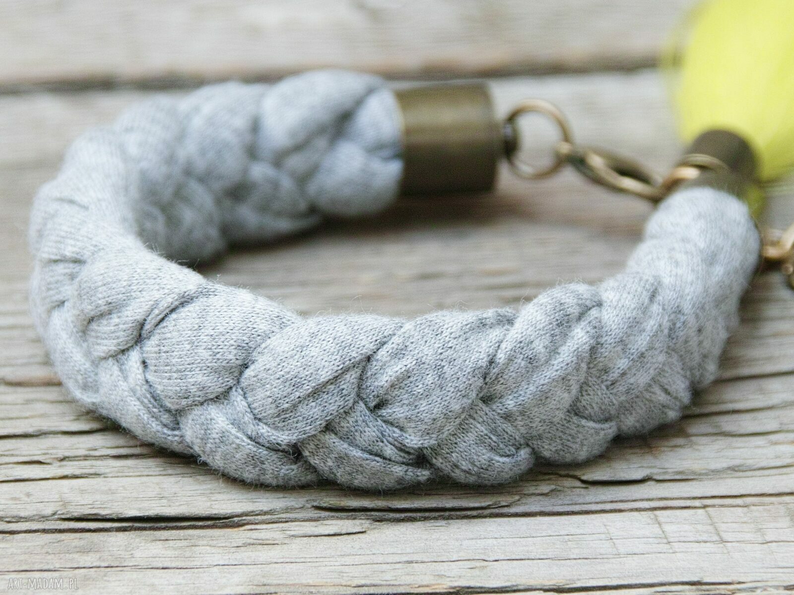 Szara bawełniana bransoletka z chwostem - handmade na lato