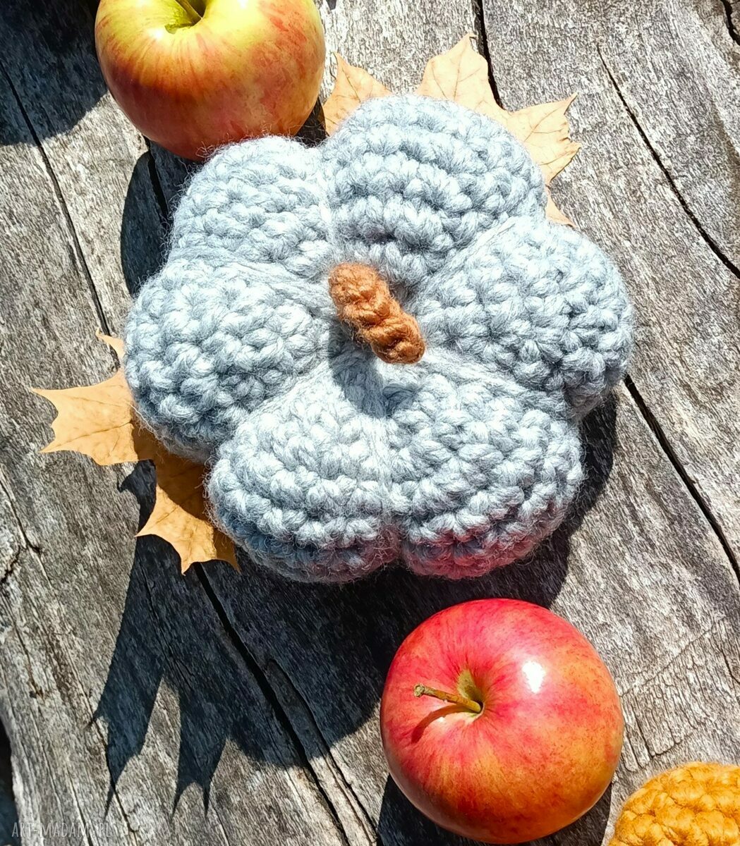Szara dynia z mięciutkiej włóczki - jesienna ozdoba handmade