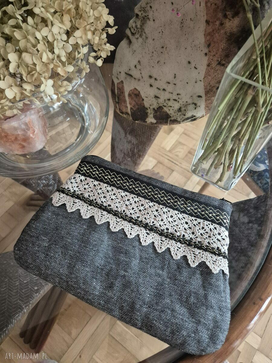 Szara ludowa kosmetyczka damska z koronką - 24x18 cm, zapinana na zamek