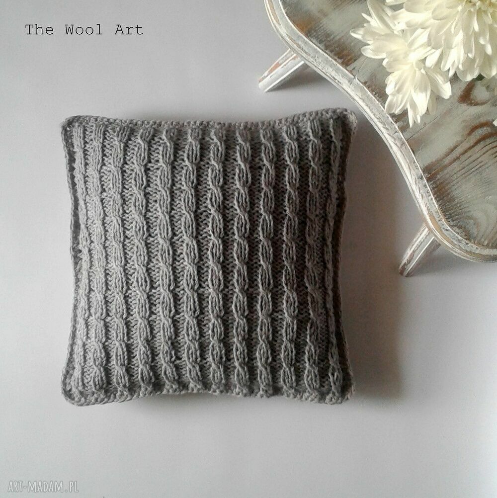 poszewka dom poduszka łóżko szare dziergane przedmioty