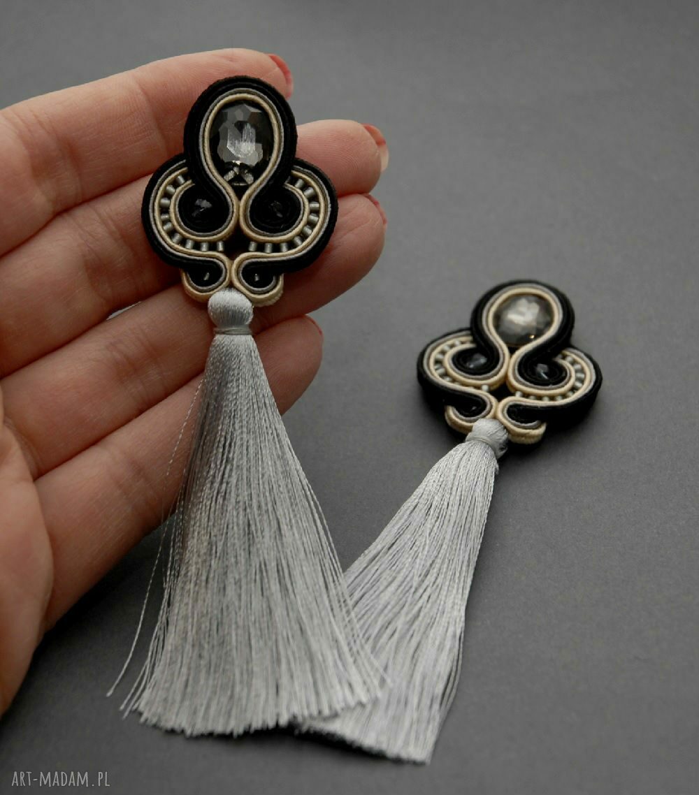 Szaro-czarne klipsy sutasz z chwostami - handmade, haft ok. 10 cm
