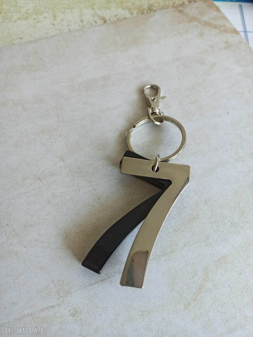 Szczęśliwa 7 - brelok do kluczy ze stali, liczba 7 (7 cm)