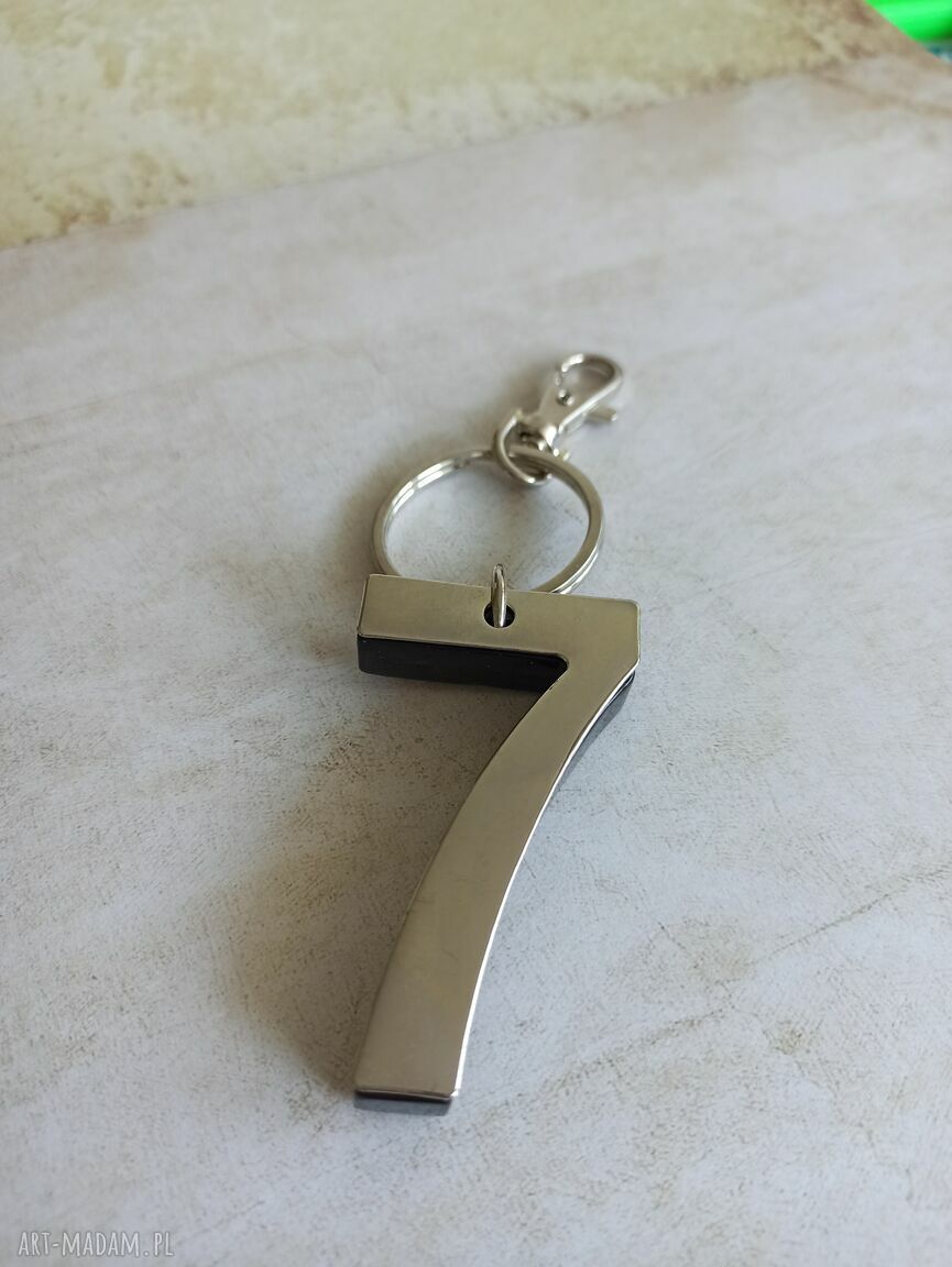 Szczęśliwa 7 - brelok do kluczy ze stali, liczba 7 (7 cm)