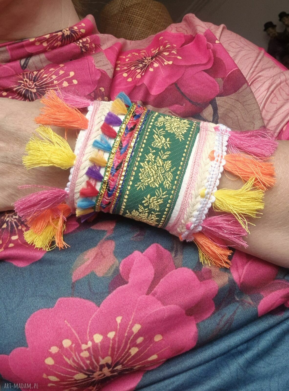 Szeroka bransoletka Fridalasze ze skóry z ozdobną taśmą - boho frędzle (uniwersalna)