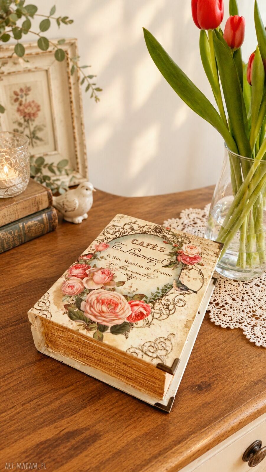 Drewniana szkatułka książka na biżuterię w stylu shabby chic