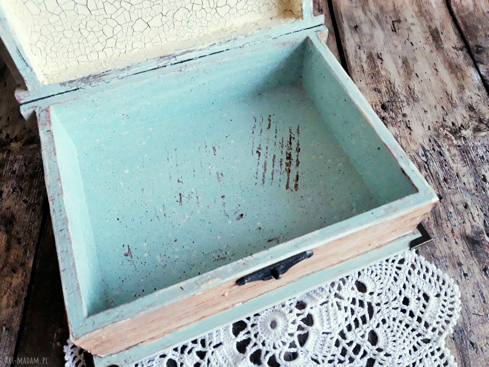 Drewniana szkatułka książka na biżuterię w stylu shabby chic