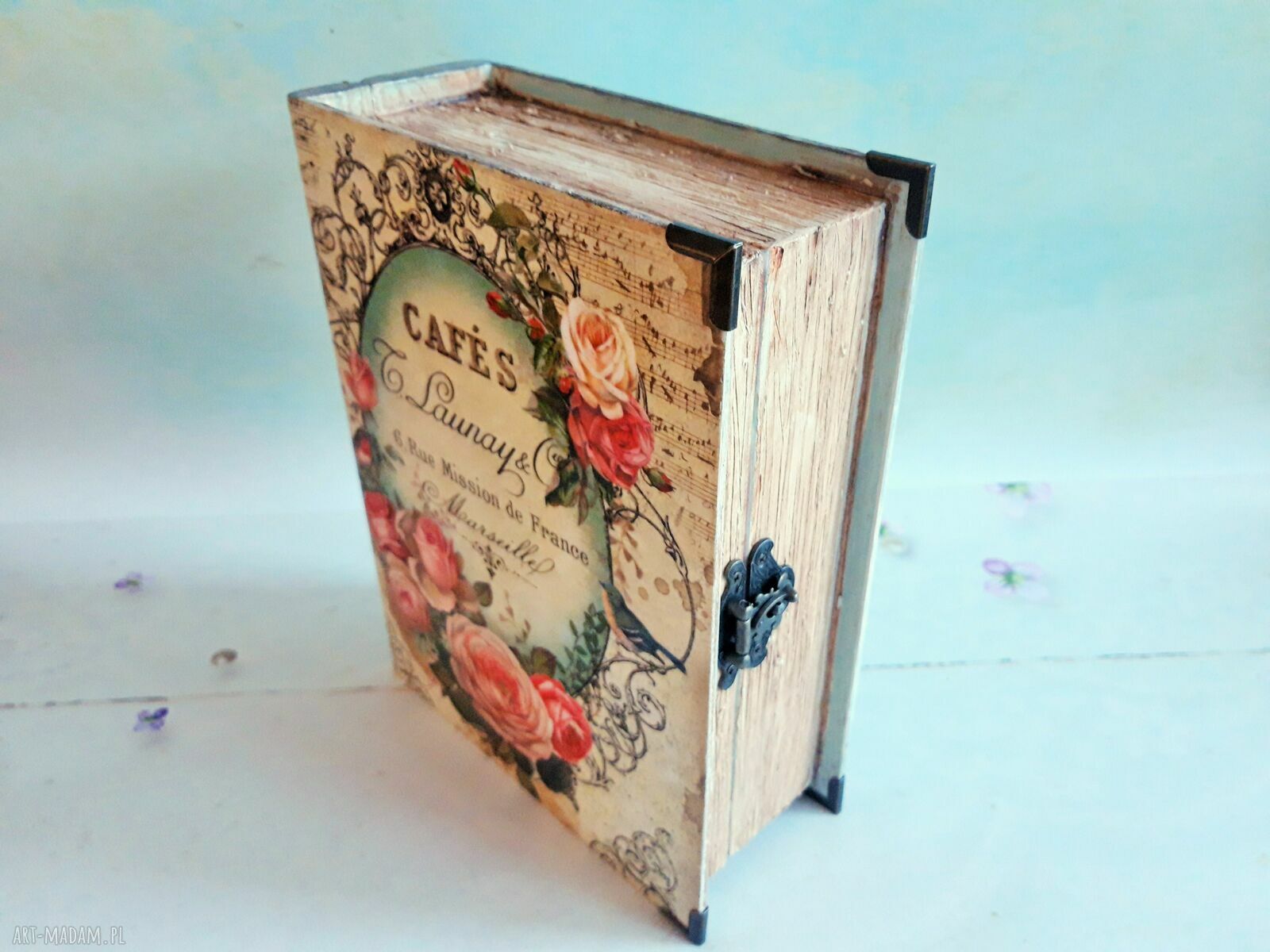 Drewniana szkatułka książka na biżuterię w stylu shabby chic