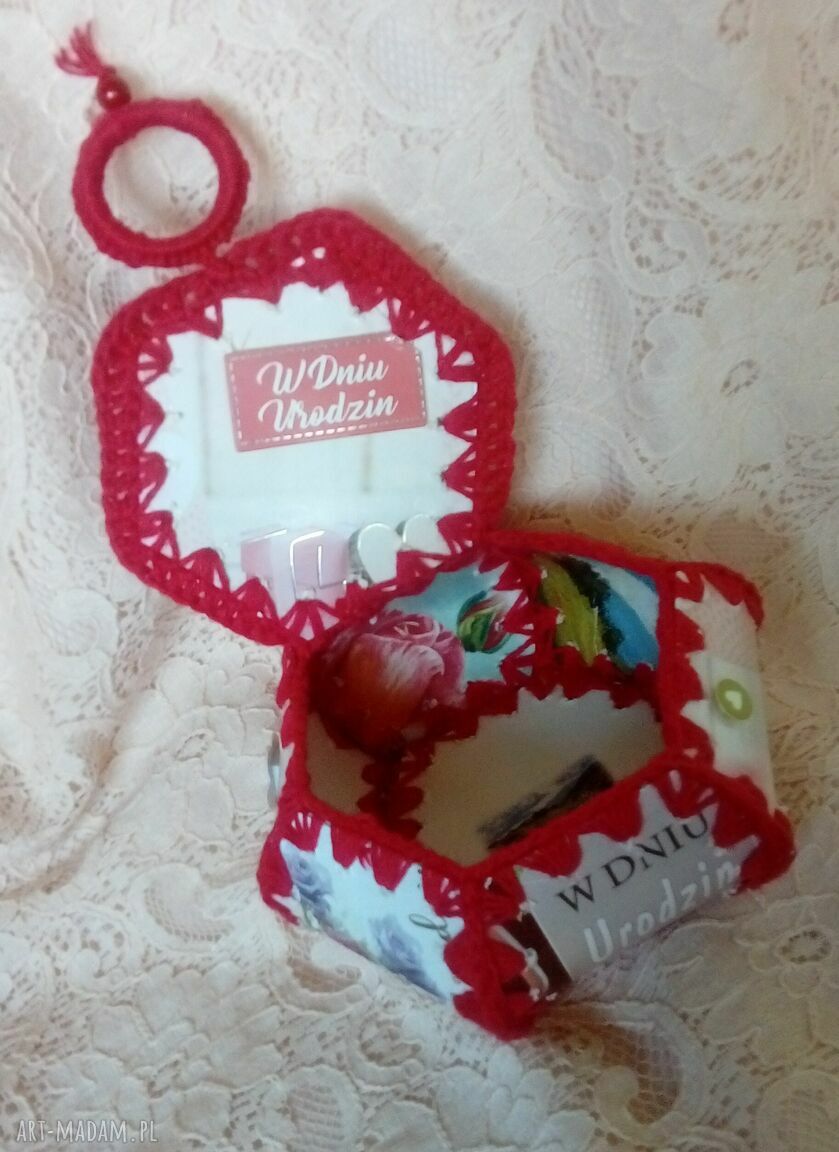 Szkatułka Vintage w Kwiaty - Pudełko z Pocztówek (Ręcznie Robione)