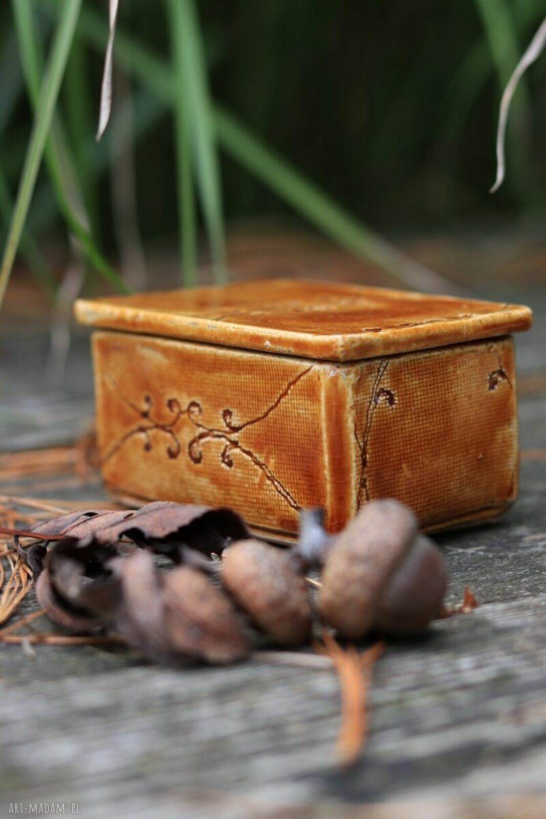 Szkatułka z koronką - pojemnik na biżuterię z ceramiki handmade