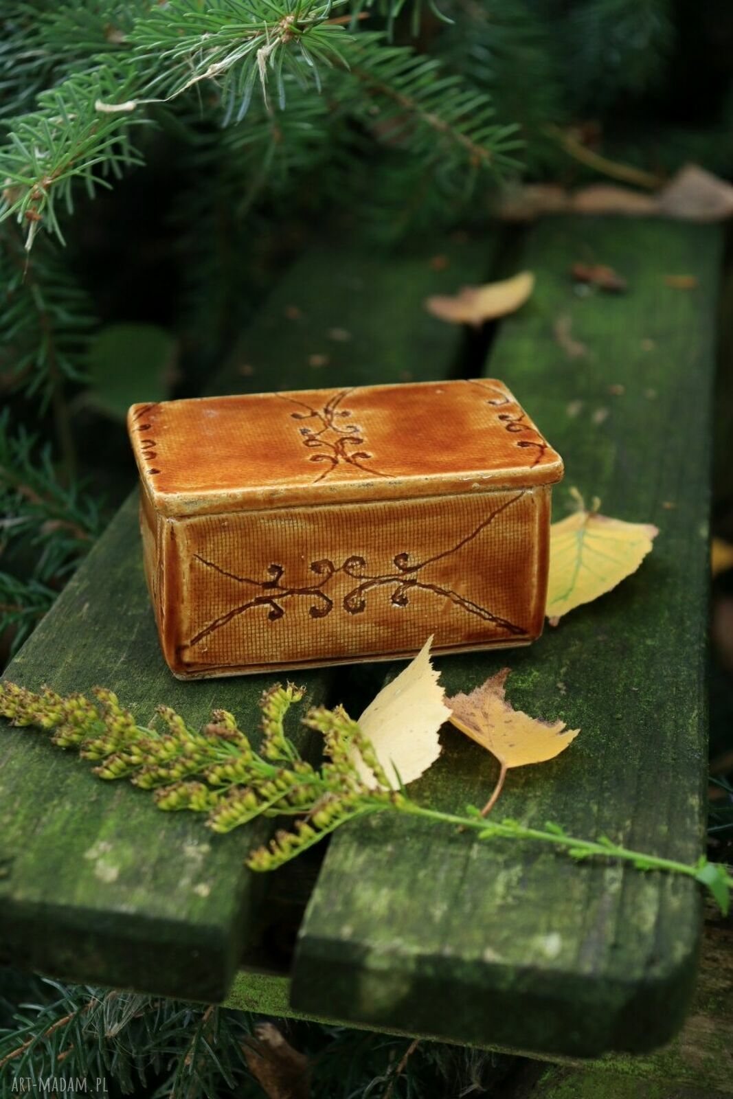 Szkatułka z koronką - pojemnik na biżuterię z ceramiki handmade