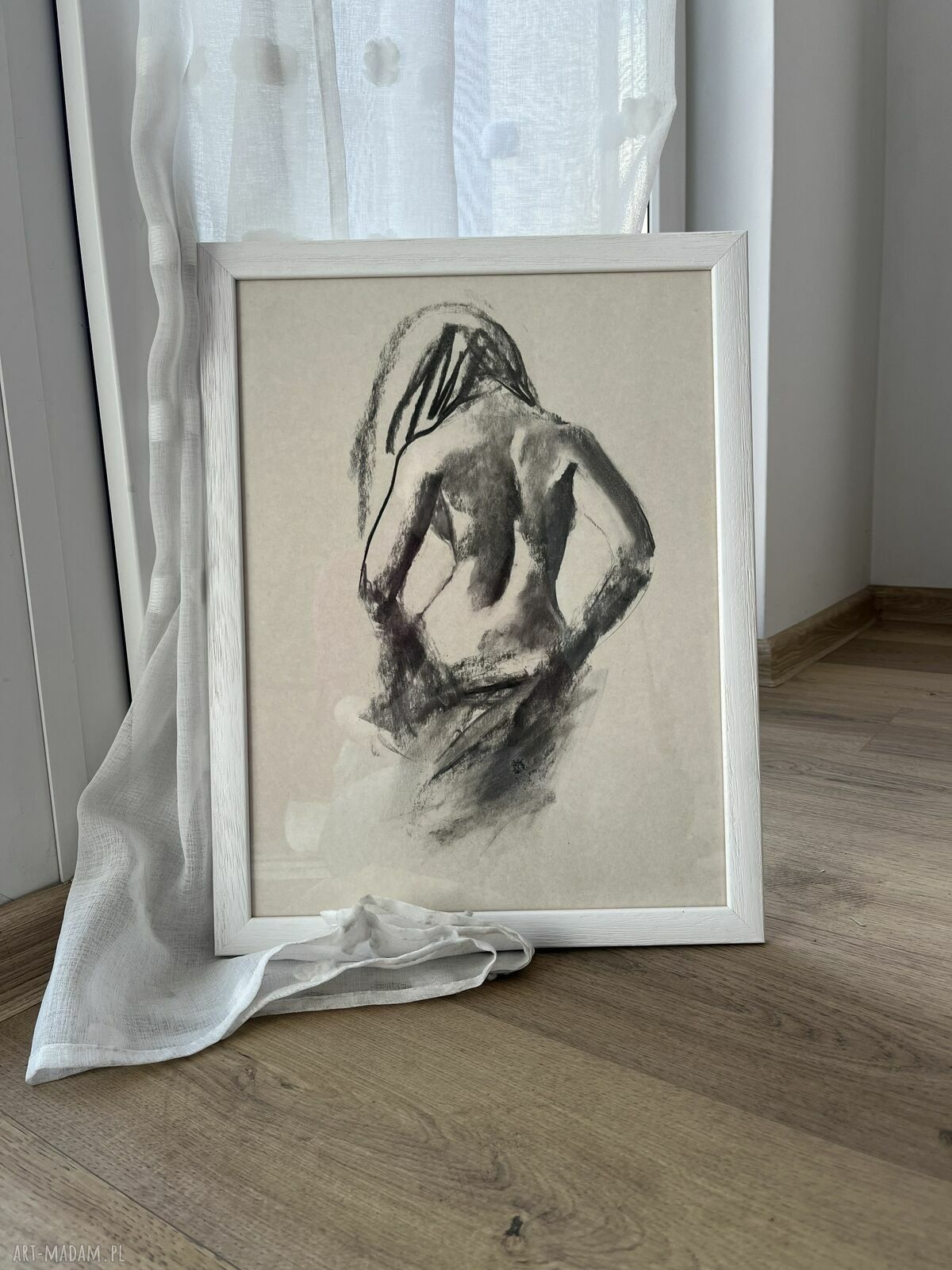 Szkic Kobiety 50x70 - czarno-biała grafika z węgla w drewnianej ramie