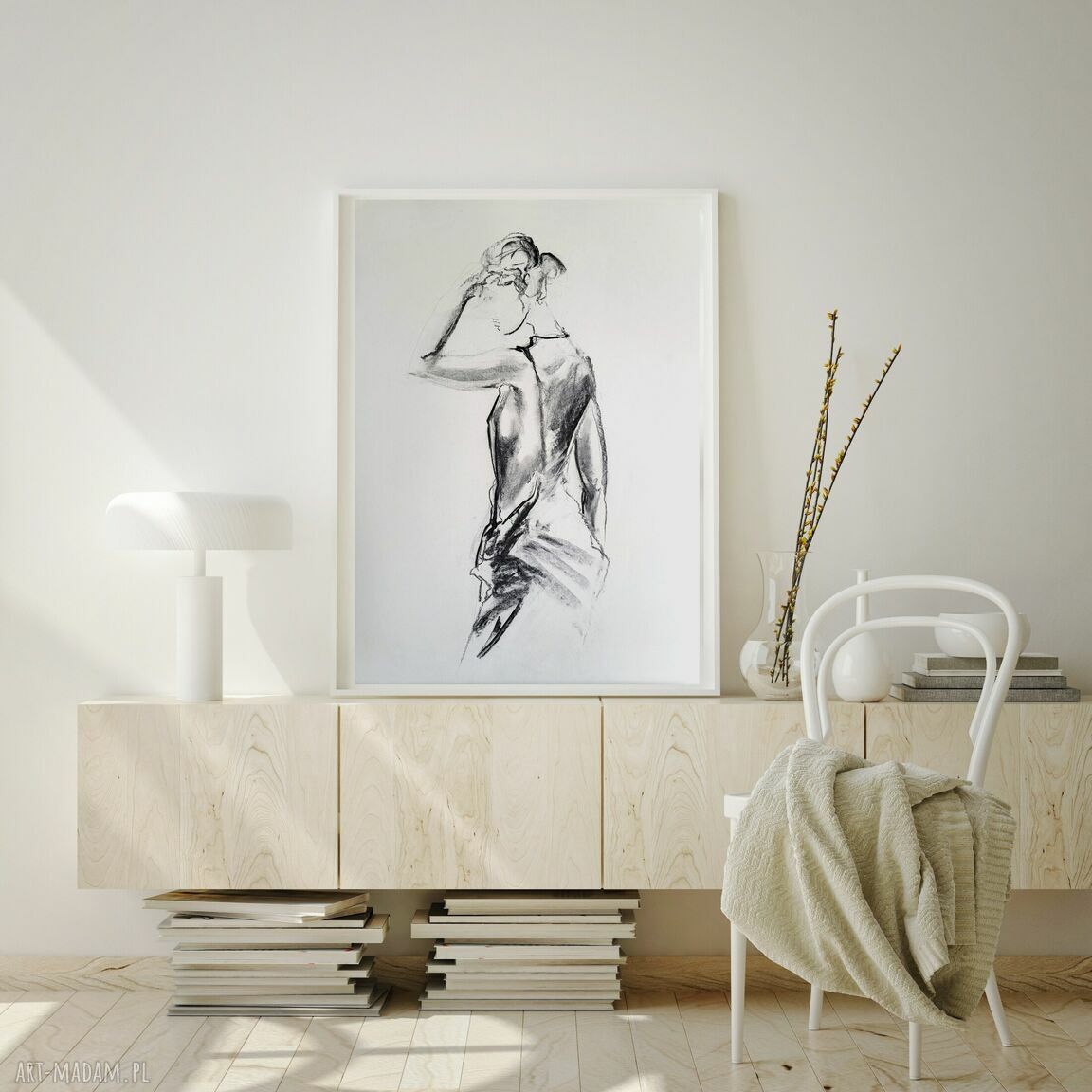 Szkic kobiety 50x70 - czarno-biała grafika węglem do salonu