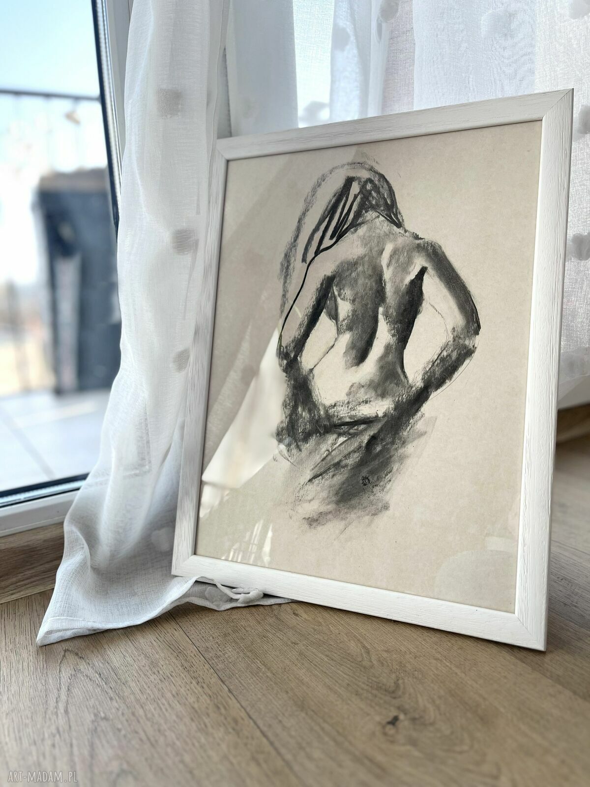 Szkic Kobiety 50x70 - czarno-biała grafika z węgla w drewnianej ramie