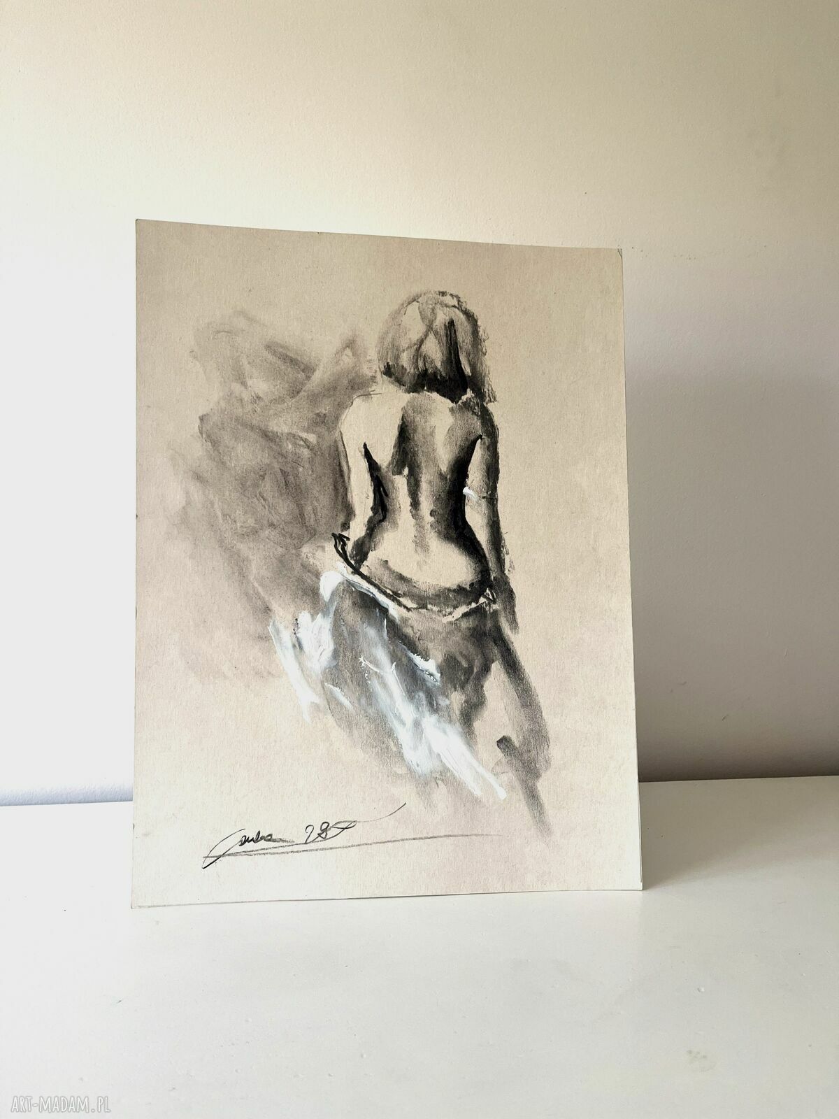 Szkic kobiety z bielą - autorska grafika 30x42 cm
